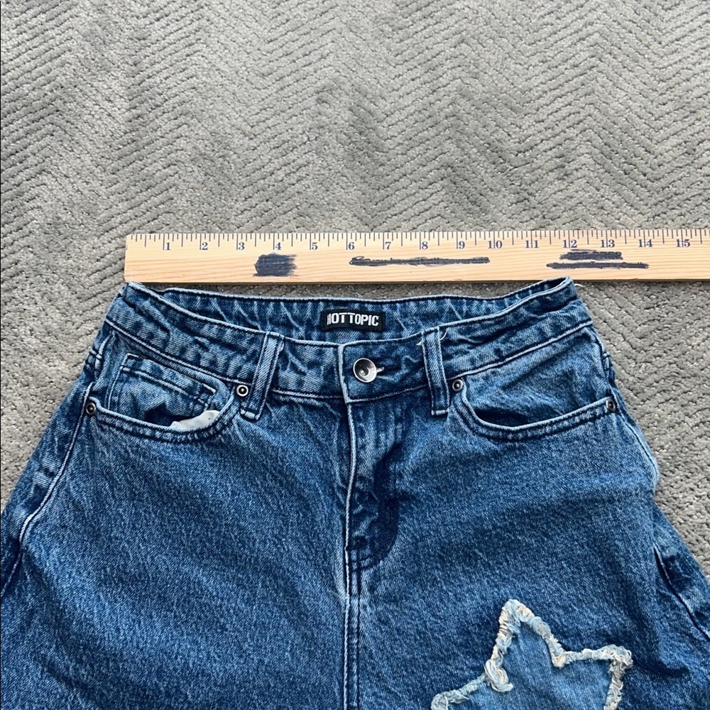 Hot Topic Women’s Blue Jeans Star Patch Wide Leg Jeans distressed Size 1 - Picture 10 of 14